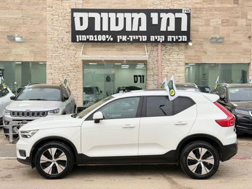 וולבו XC40