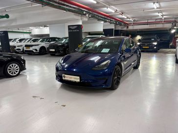 טסלה MODEL 3