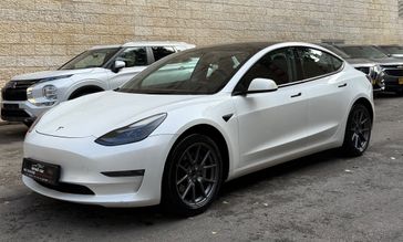טסלה MODEL 3