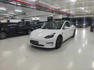 טסלה MODEL 3