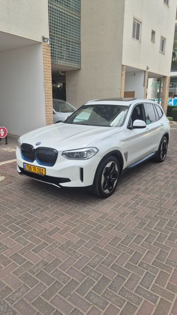 ב מ וו IX3