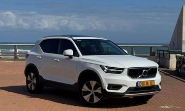 וולבו XC40