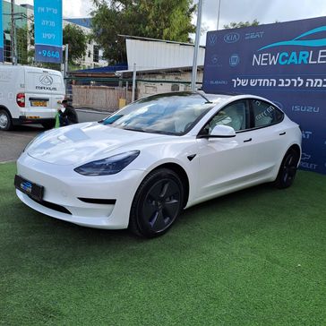 טסלה MODEL 3