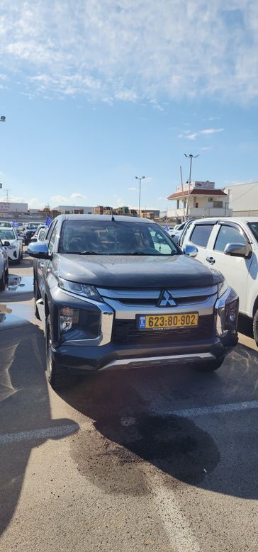 מיצובישי L-200