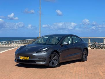 טסלה MODEL 3