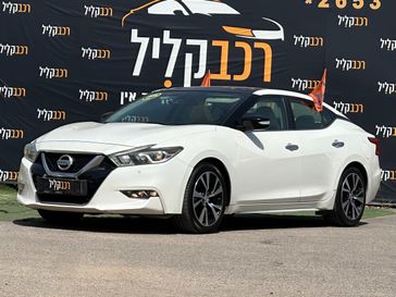 ניסאן מקסימה