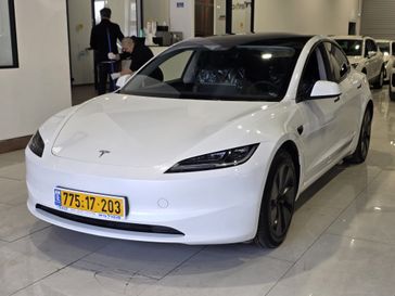 טסלה MODEL 3