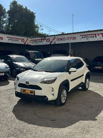 טויוטה יאריס קרוס