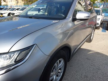 מיצובישי אאוטלנדר