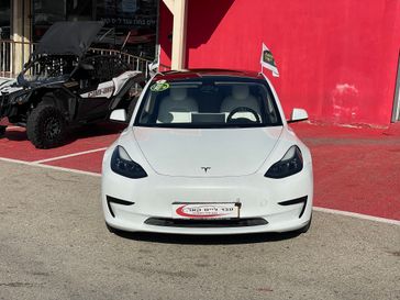 טסלה MODEL 3