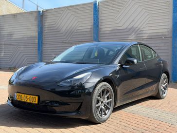 טסלה MODEL 3