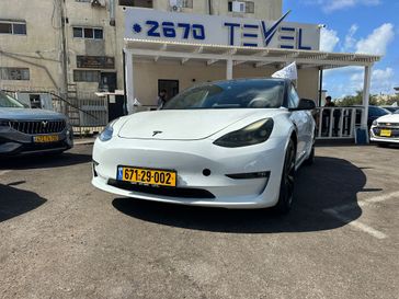 טסלה MODEL 3