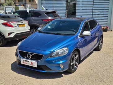 וולבו V40