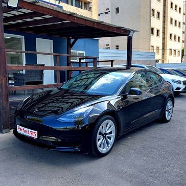 טסלה MODEL 3