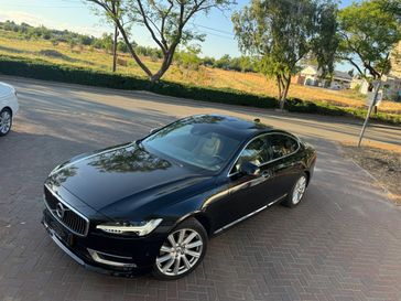 וולבו S90