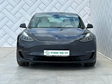 טסלה MODEL 3
