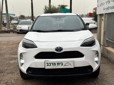 טויוטה יאריס קרוס