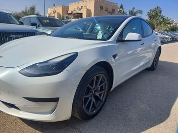 טסלה MODEL 3
