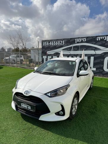 טויוטה יאריס