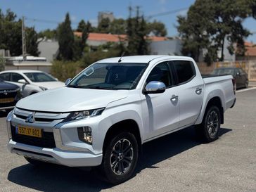 מיצובישי L-200