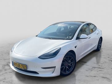 טסלה MODEL 3