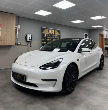 טסלה MODEL 3