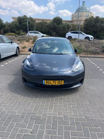 טסלה MODEL 3