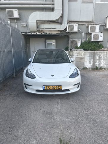 טסלה MODEL 3