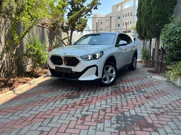 ב מ וו X2