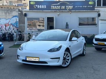 טסלה MODEL 3