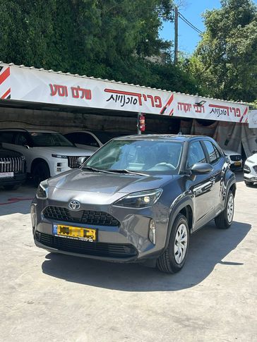 טויוטה יאריס קרוס