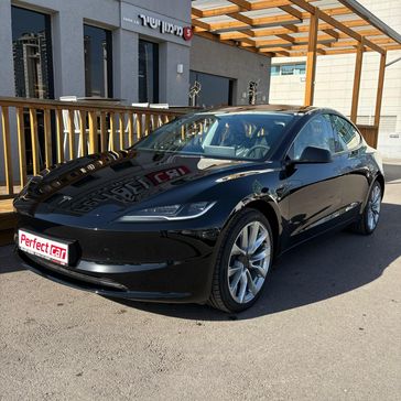 טסלה MODEL 3