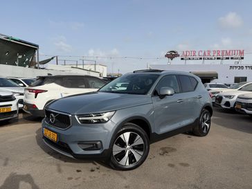 וולבו XC40