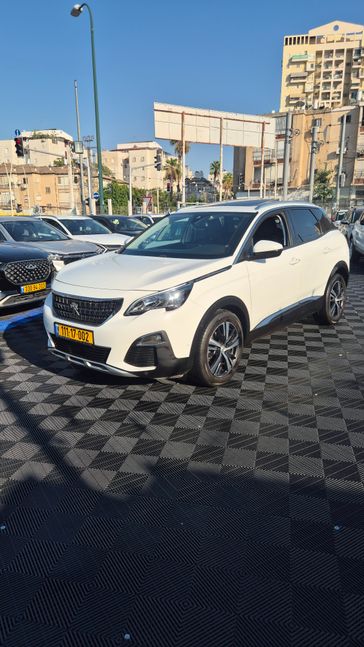 פיג'ו 3008
