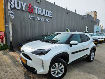 טויוטה יאריס קרוס