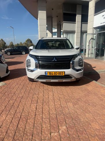 מיצובישי אאוטלנדר