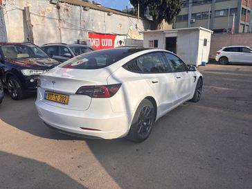 טסלה MODEL 3