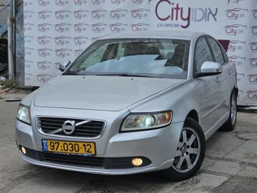 וולבו S40