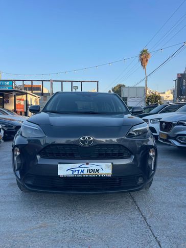 טויוטה יאריס קרוס