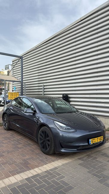 טסלה MODEL 3