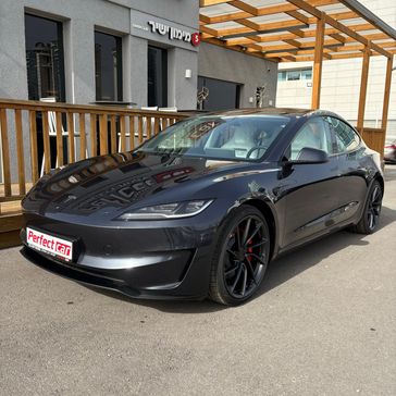 טסלה MODEL 3