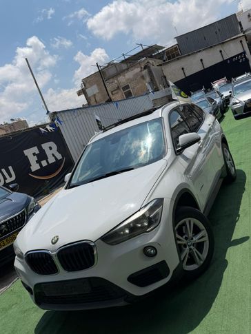 ב מ וו X1