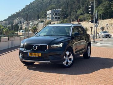 וולבו XC40