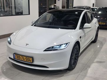 טסלה MODEL 3