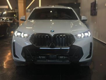 ב מ וו X6