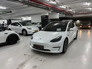 טסלה MODEL 3