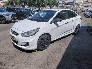 יונדאי I25