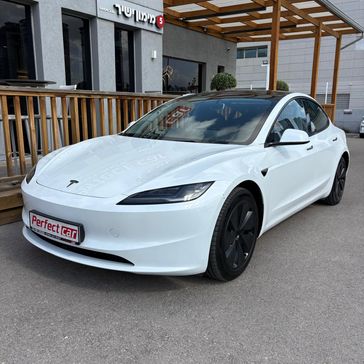 טסלה MODEL 3