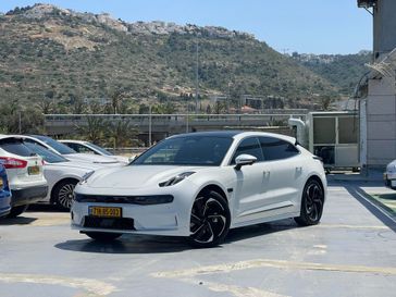זיקאר ZEEKR 001