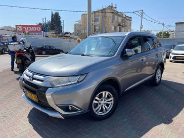 מיצובישי אאוטלנדר